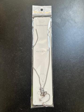 Zilverkleurige hals ketting met vlinder Nieuw beschikbaar voor biedingen
