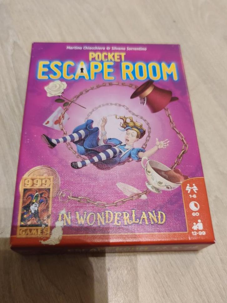 Pocket Escape Room: In Wonderland - Kaartspel, Hobby en Vrije tijd, Gezelschapsspellen | Bordspellen, Ophalen of Verzenden