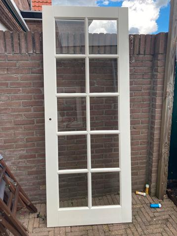 Binnendeur met glas beschikbaar voor biedingen