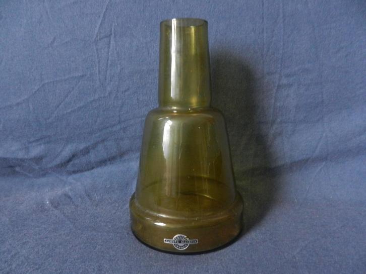 Beige / oker glazen vaas door Alvesta Zweden h.16,7 cm., Antiek en Kunst, Antiek | Glas en Kristal, Ophalen of Verzenden