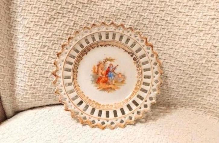 Vintage porseleinen Barok bordje., Antiek en Kunst, Antiek | Porselein, Ophalen of Verzenden