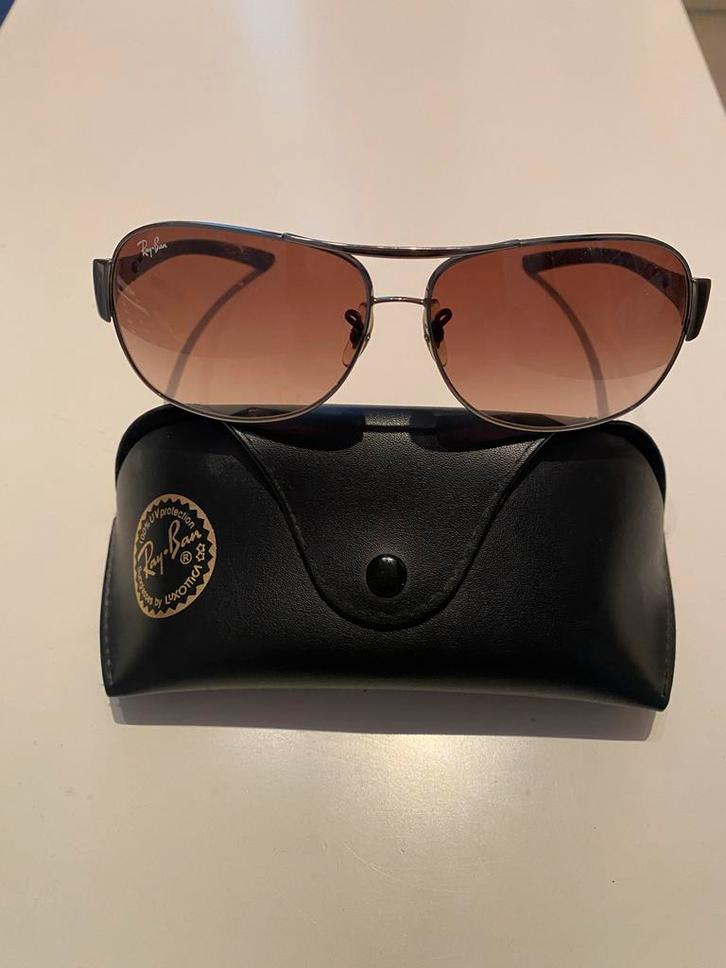Ray-Ban Zonnebril - Stijlvol en Beschermend!, Sieraden, Tassen en Uiterlijk, Zonnebrillen en Brillen | Heren, Zo goed als nieuw