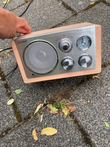 Denver Draagbare FM Radio - Retro -  beschikbaar voor biedingen