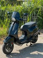 Vespa sprint 2021 gloss zwart, Fietsen en Brommers, Scooters | Vespa, Ophalen, Zo goed als nieuw, Vespa S