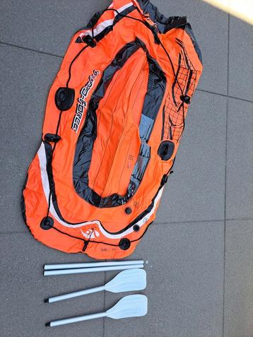 opblaasboot met peddels,maar 2 keer gebruikt beschikbaar voor biedingen