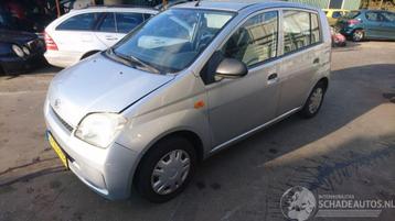 Daihatsu Cuore 2004 1.0 12v EJ Zilver S28 onderdelen beschikbaar voor biedingen