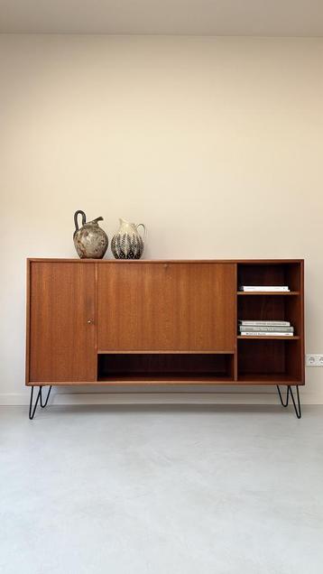 Vintage houten dressoir / highboard beschikbaar voor biedingen