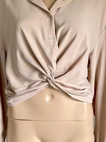 J136 Korte blouse maat S=36 top beige beschikbaar voor biedingen