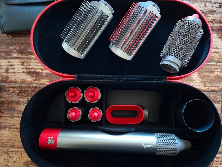 Dyson Airwrap, rood, + 10mm +opbergtas + diffuser, Sieraden, Tassen en Uiterlijk, Uiterlijk | Haarverzorging, Zo goed als nieuw