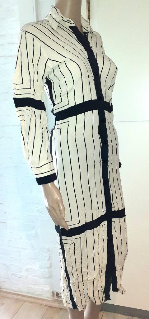 Midi jurk crème met zwarte strepen Zara XS of 34, Kleding | Dames, Jurken, Zo goed als nieuw, Maat 34 (XS) of kleiner, Wit, Onder de knie