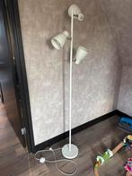 Witte staande lamp met drie spots, Huis en Inrichting, Lampen | Vloerlampen, Ophalen, Zo goed als nieuw, Metaal, 150 tot 200 cm