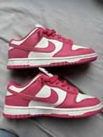 Nike dunk low fuchsia mt 37, Ophalen of Verzenden, Zo goed als nieuw, Roze, Sneakers of Gympen