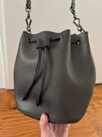 Charles & Keith Bucket Bag Dark Taupe, Ophalen of Verzenden, Gebruikt, Bruin