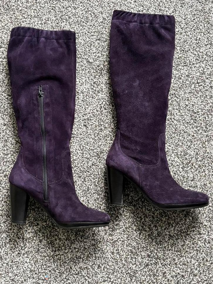 Paarse suede laarzen nieuw 37, Kleding | Dames, Schoenen, Nieuw, Hoge laarzen, Overige kleuren, Ophalen of Verzenden