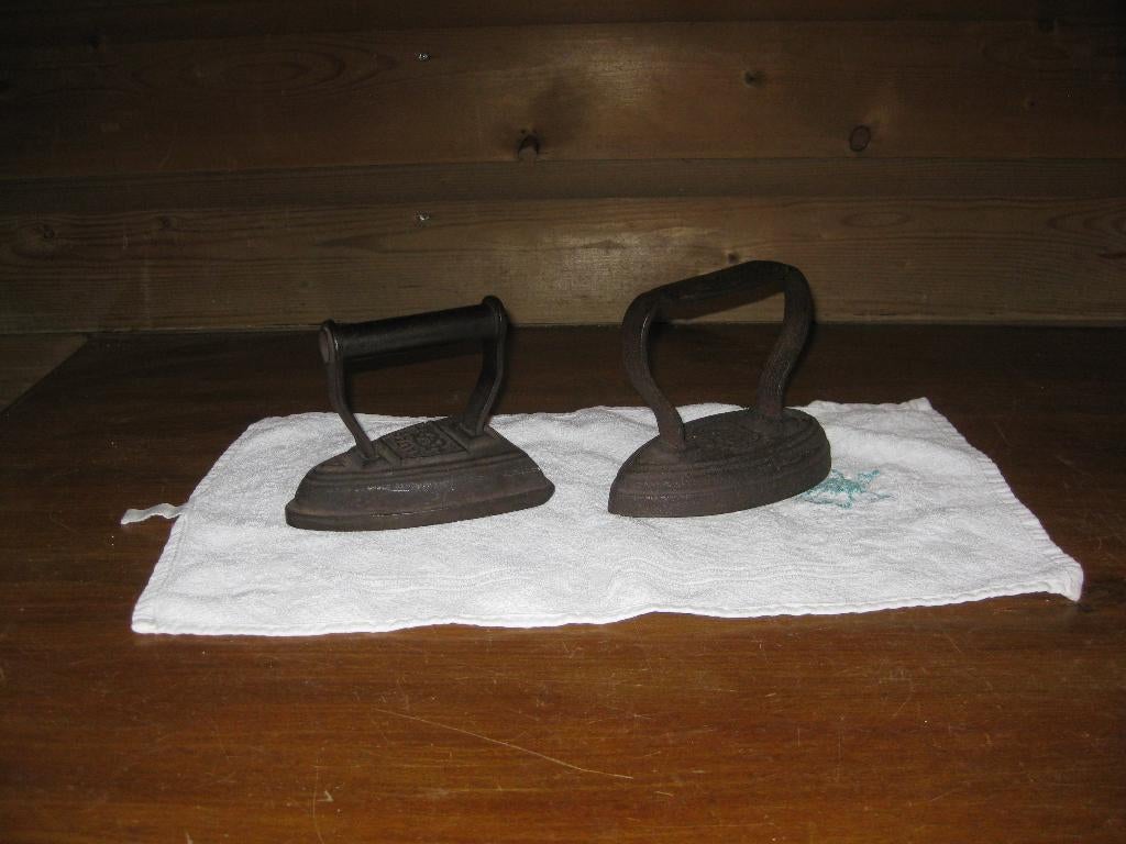 2 antiek stijkijzers, Antiek en Kunst, Curiosa en Brocante, Ophalen of Verzenden