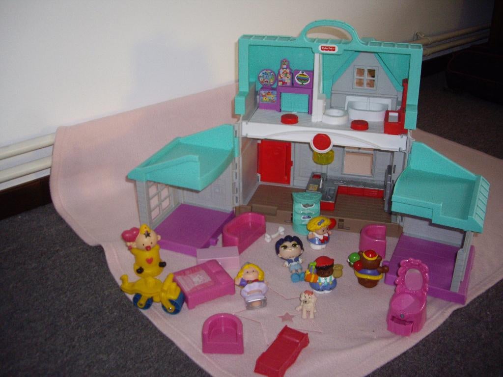 F P poppenhuis  super leuk met geluid en licht, Ophalen, Zo goed als nieuw, Poppenhuis