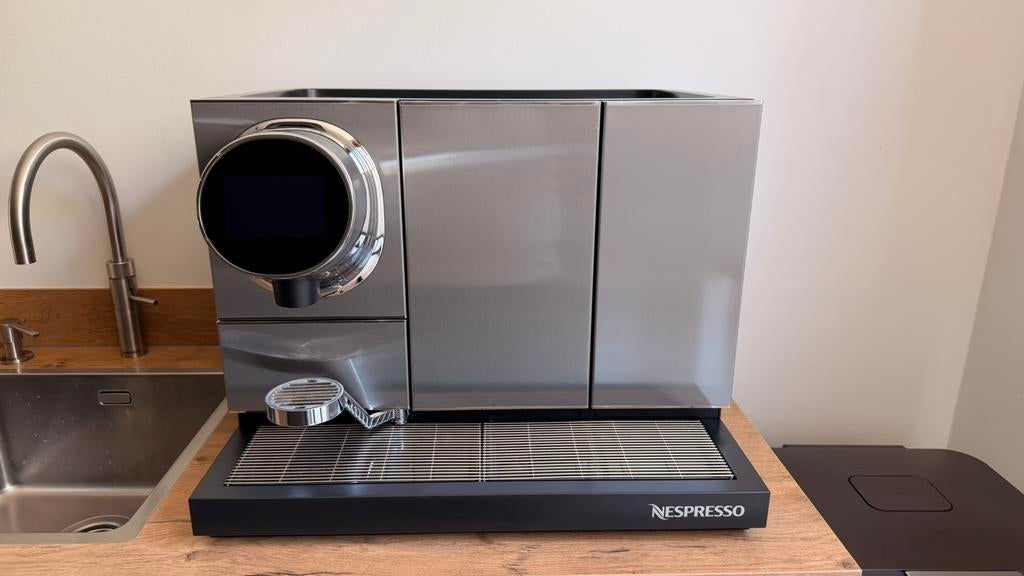 Nespresso Momento 120 Coffee & Milk, Ophalen, Zo goed als nieuw
