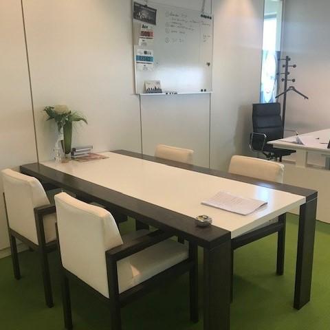 Massief houten vergadertafel met 4 stoelen - 140x80 cm, Niet ingevuld, Gebruikt, Niet ingevuld, Niet ingevuld