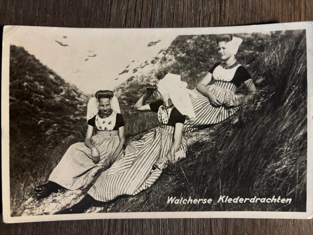 Ansichtkaart Walcheren - Klederdracht 2, Ophalen of Verzenden, 1940 tot 1960, Ongelopen, Zeeland
