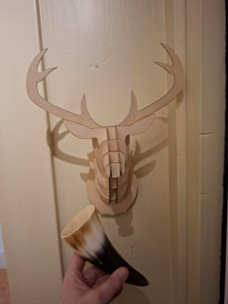 Hert hoofd hout 3d voor aan muur + koeienhoorn, Wandhanger, Hout, 21 cm, Zo goed als nieuw