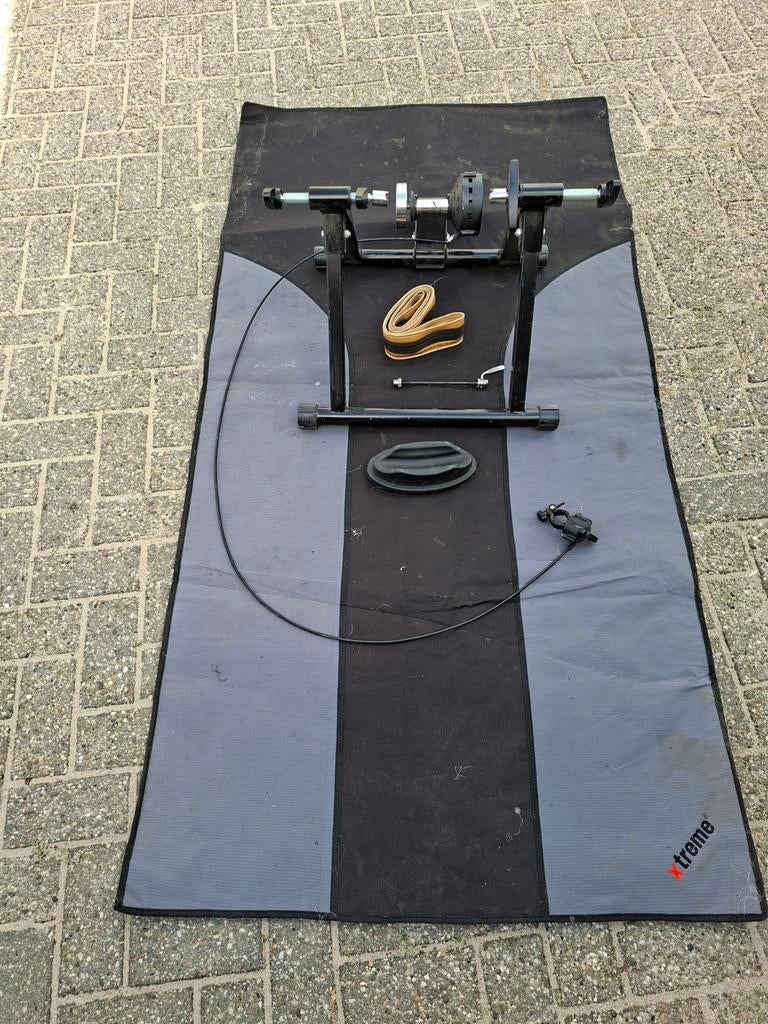 Fietstrainer met mat en accessoires, Ophalen, Racefiets, Gebruikt, Xtreme