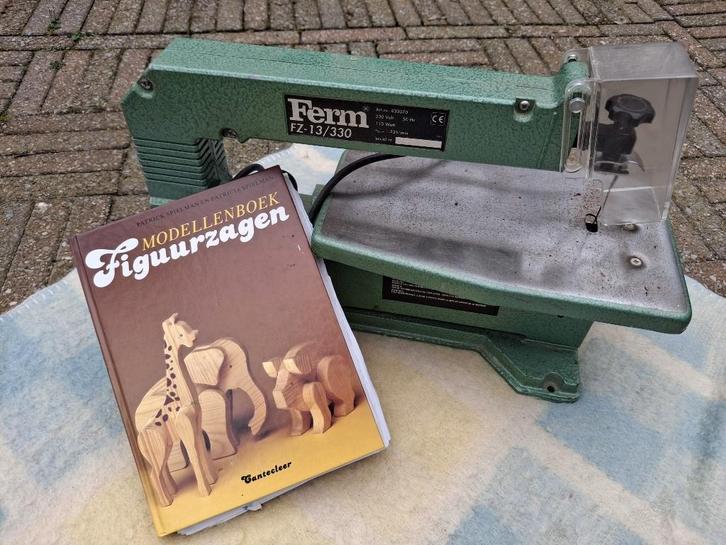FERM FZ-13/330, elektrische figuurzaagmachine., Doe-het-zelf en Verbouw, Gereedschap | Zaagmachines, Gebruikt, Figuurzaag, Minder dan 600 watt