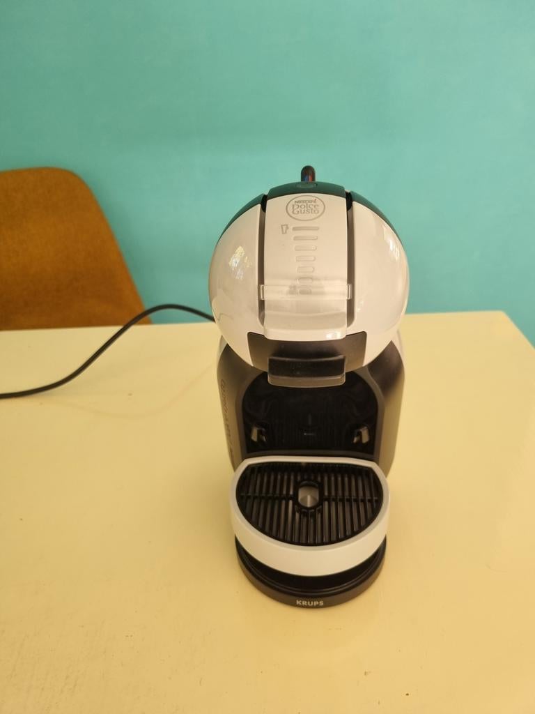 Nescafé Dolce Gusto koffiezetapparaat, Koffiemachine, Ophalen of Verzenden, Zo goed als nieuw, 2 tot 4 kopjes