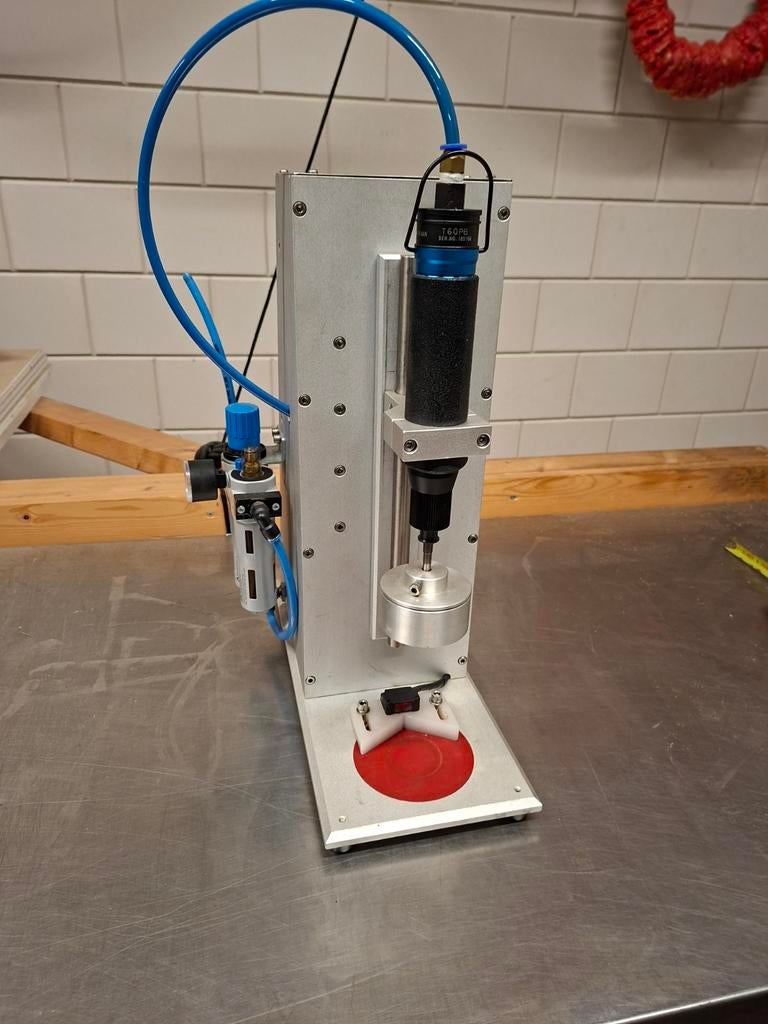 Doppensluit machine, Ophalen