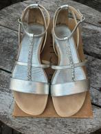 Prachtige zilveren, leren sandalen van UNISA, maat 40, Overige kleuren, Zo goed als nieuw, Sandalen of Muiltjes, Ophalen of Verzenden