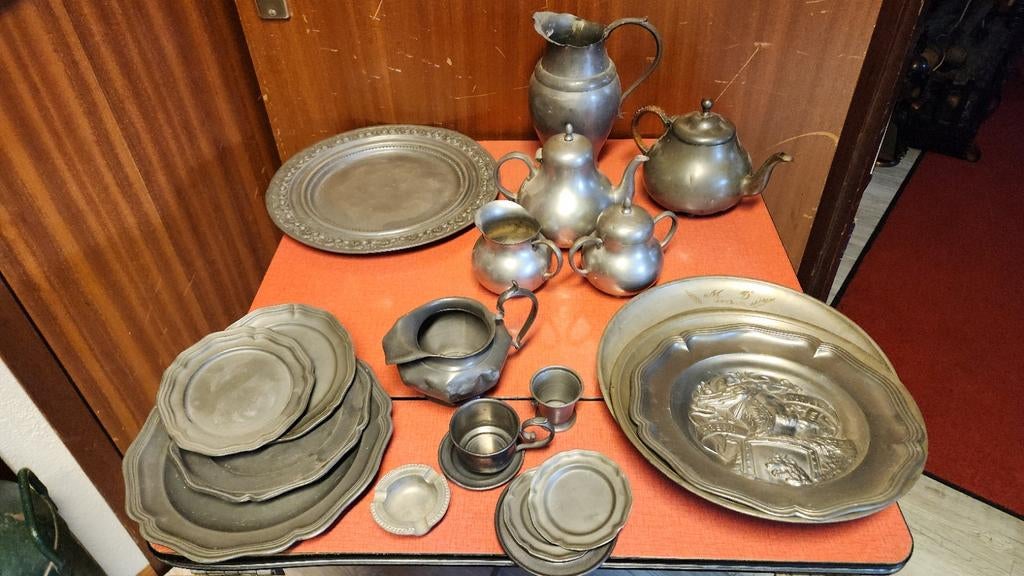 Grote collectie tinnen borden en kannen, Antiek en Kunst, Antiek | Tin, Ophalen of Verzenden