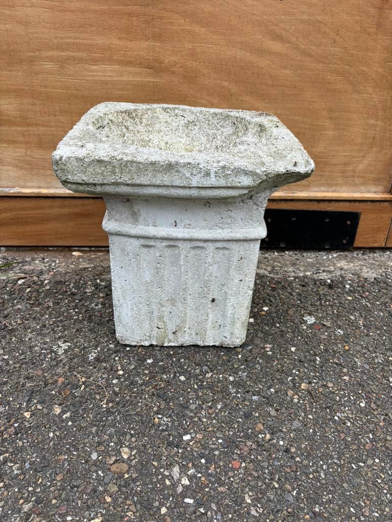 Betonnen oud engelse bokaal, Tuin en Terras, Bloembakken en Plantenbakken, Ophalen of Verzenden, Zo goed als nieuw, Rond, Minder dan 30 cm