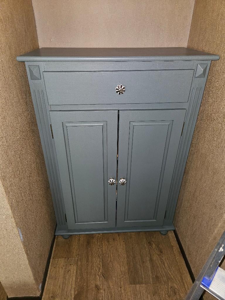 Meidenkast, Ophalen, Zo goed als nieuw