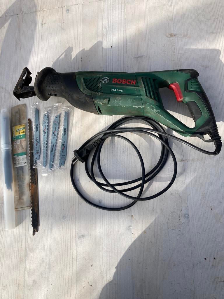 Bosch reciprozaag, Ophalen of Verzenden, Zo goed als nieuw, 700 tot 1000 watt, Haakse handslijpmachine