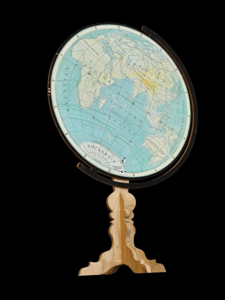 Unieke decoratieve wereldbol op houten voet, Ophalen, Onbekend, Zo goed als nieuw, Onbekend