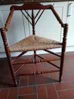 Antieke hoekstoel met biezen zitting, Ophalen