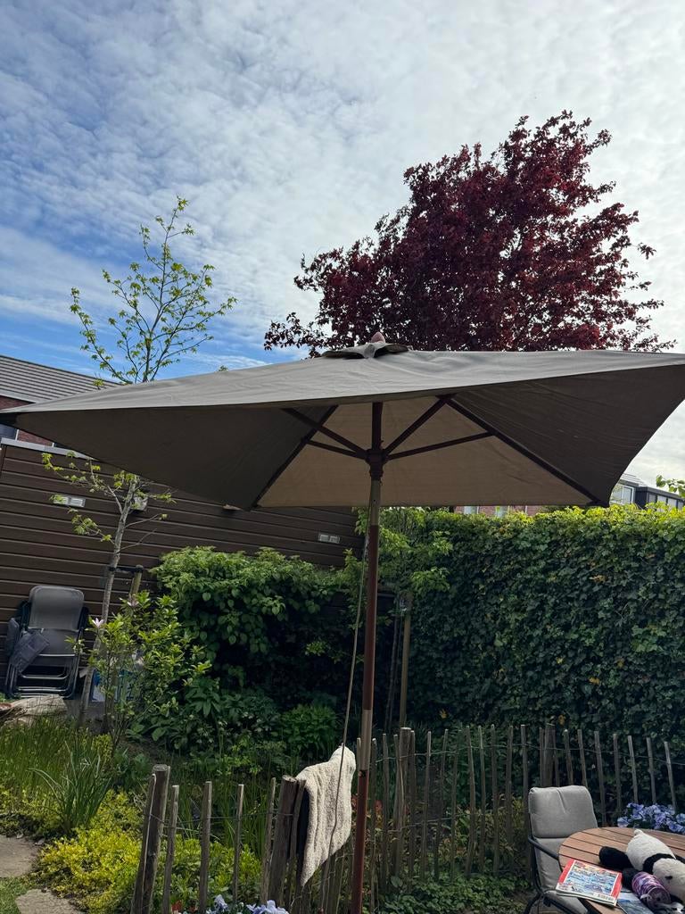Borek stokparasol - Grijs/beige met houten paal, Ophalen, Gebruikt, 2 tot 3 meter, Stokparasol