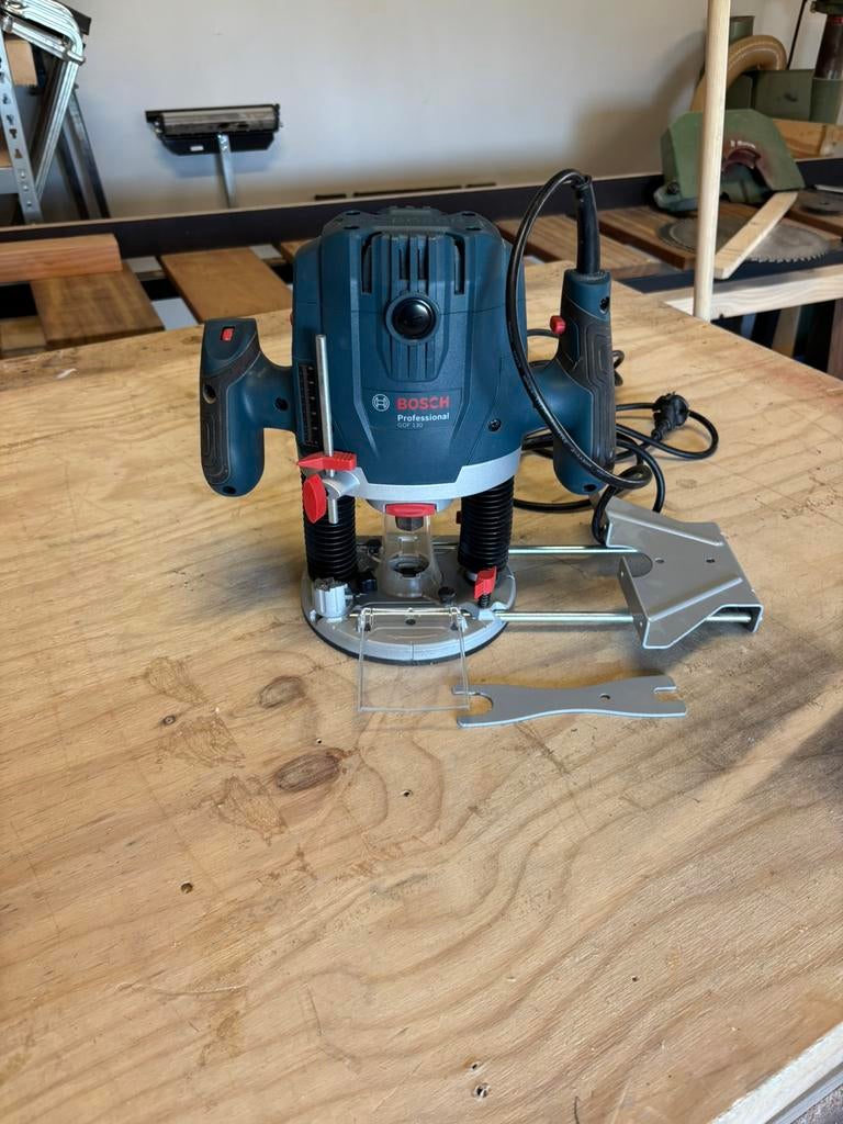 Bosch GOF 130 Bovenfrees - Krachtige en Nauwkeurige Router, Ophalen, Nieuw, Elektrisch, Bovenfrees