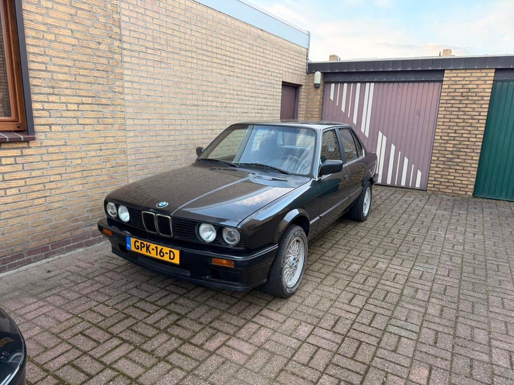 BMW E30 318i 1990 Zwart, Auto's, BMW, 1796 cc, Zwart, 1010 kg, Particulier