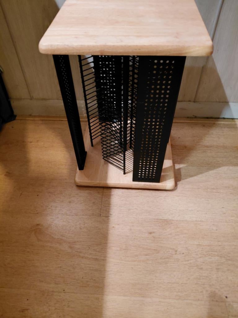 Roterende CD-toren / bijzettafel - Nieuwstaat, Huis en Inrichting, Ophalen