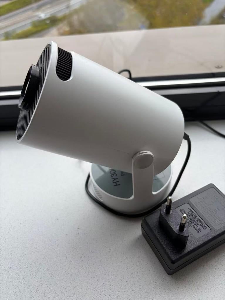 HY300 Ultra Smart Beamer 4K – Mini Projector met Speaker, Audio, Tv en Foto, Beamers, Ophalen of Verzenden, Zo goed als nieuw