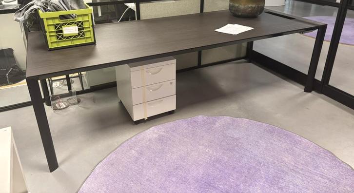 Bureau, Huis en Inrichting, Bureaus, Zo goed als nieuw, Bureau, Ophalen