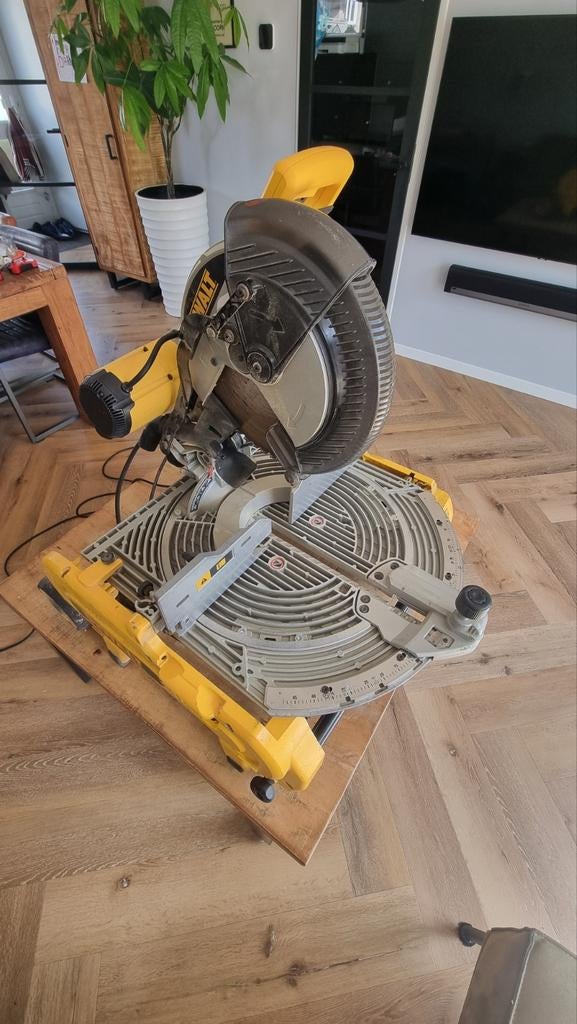 Dewalt flip over zaagtafel, Ophalen, Gebruikt, Afkortzaag, 30 tot 70 mm