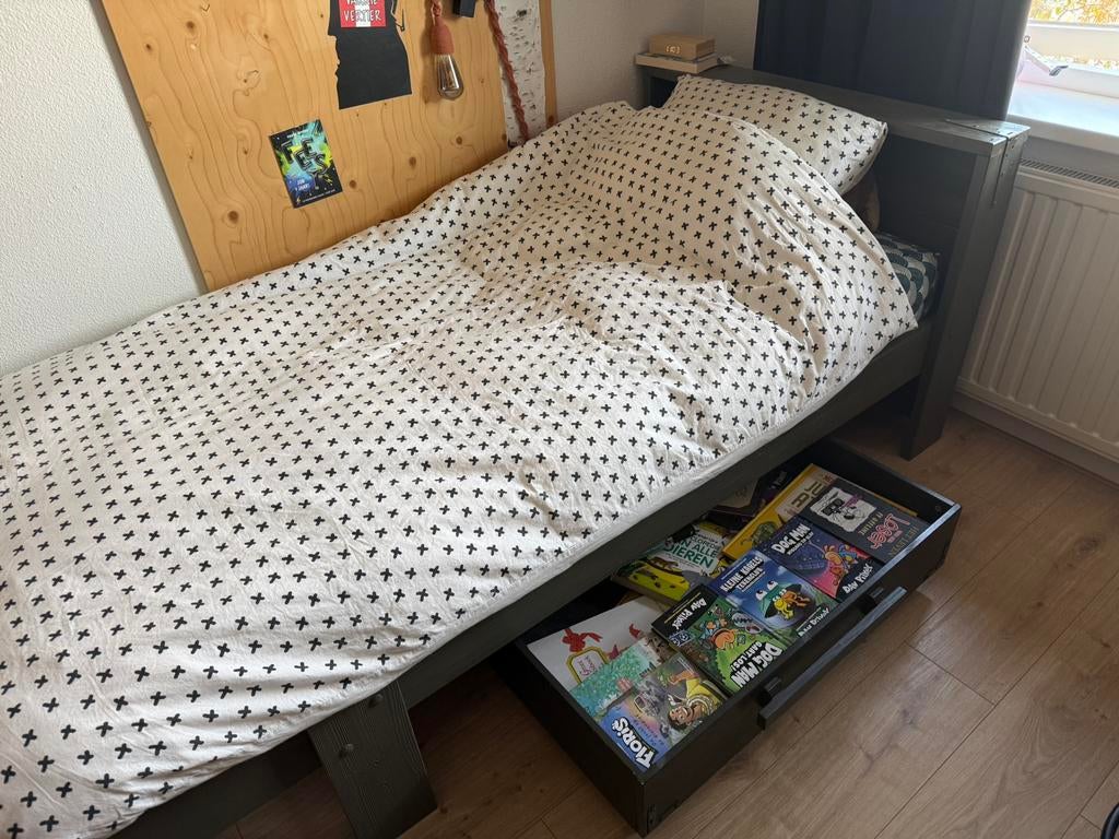 Woood bed 200x90 legergroen ZGAN, Ophalen, Eenpersoons, Zo goed als nieuw, 200 cm
