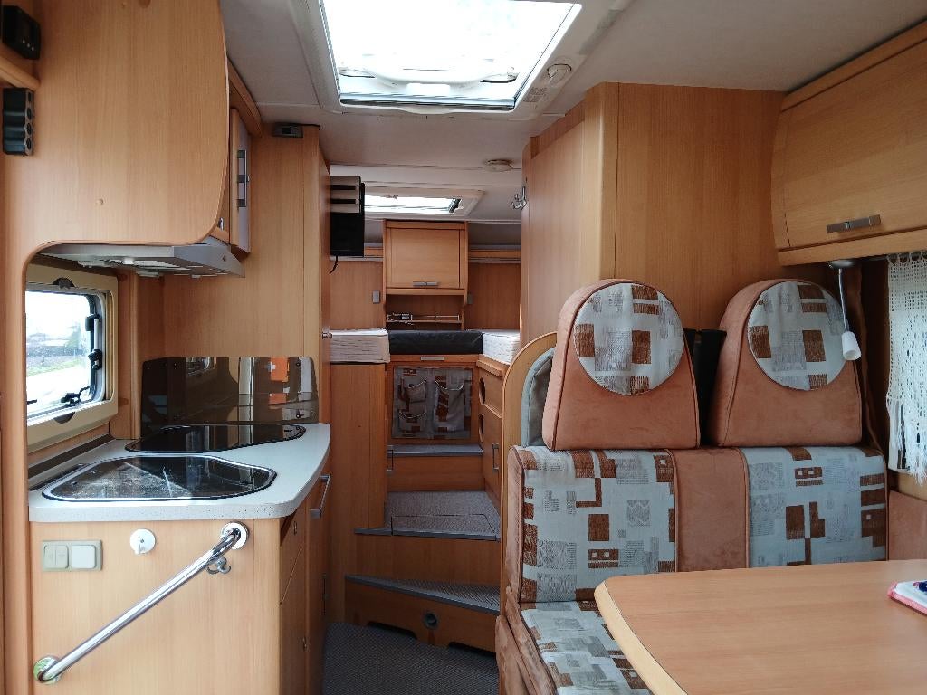 Caravans And Camping Semi-Integraal
