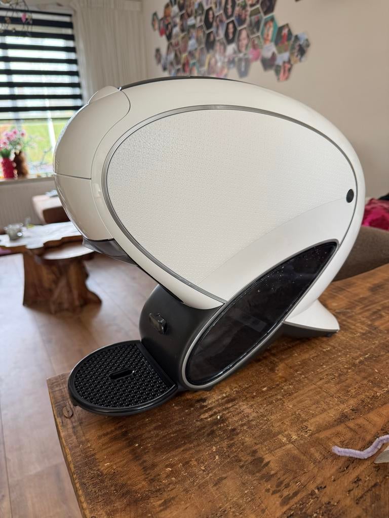 Dolce Gusto Neo Latte koffiezetapparaat, Witgoed en Apparatuur, Ophalen, Koffiemachine, Zo goed als nieuw, Koffiepads en cups