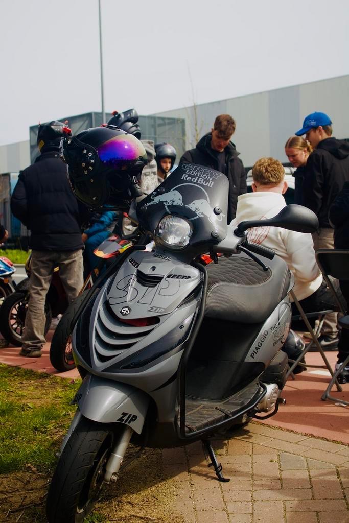 Piaggio zip iget custom eventueel ruilen tegen 2t scooter, Ophalen, Zo goed als nieuw, Benzine, Zip