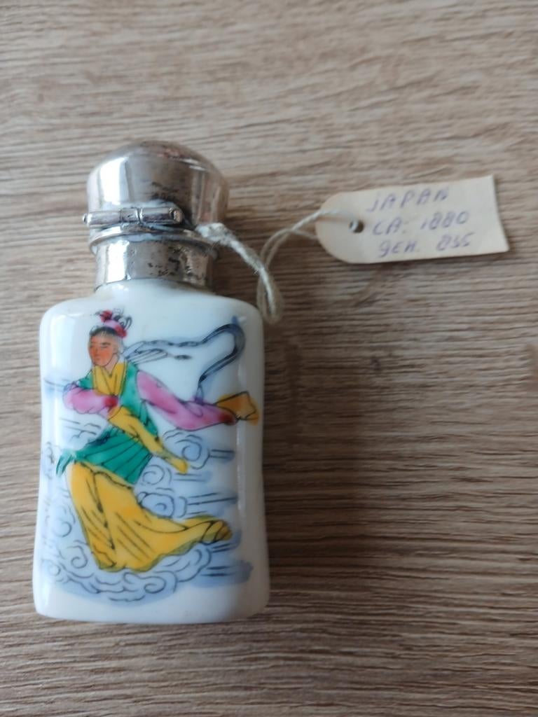 Antieke Japanse odeur flesje met zilveren dop, Antiek en Kunst, Ophalen of Verzenden
