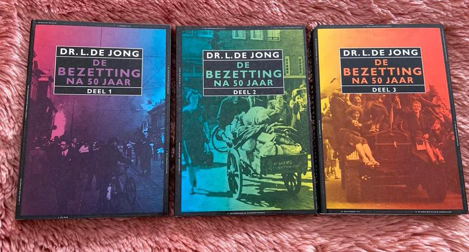 De Bezetting Na 50 Jaar - Dr. L. de Jong (3 delen), Boeken, Geschiedenis | Vaderland, Ophalen, 20e eeuw of later, Gelezen