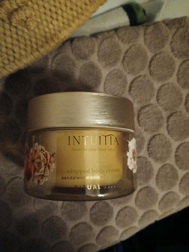 Rituals Intuitia Whipped Body Cream Sandalwood & Vanilla, Ophalen of Verzenden, Nieuw, Bodylotion, Crème of Olie