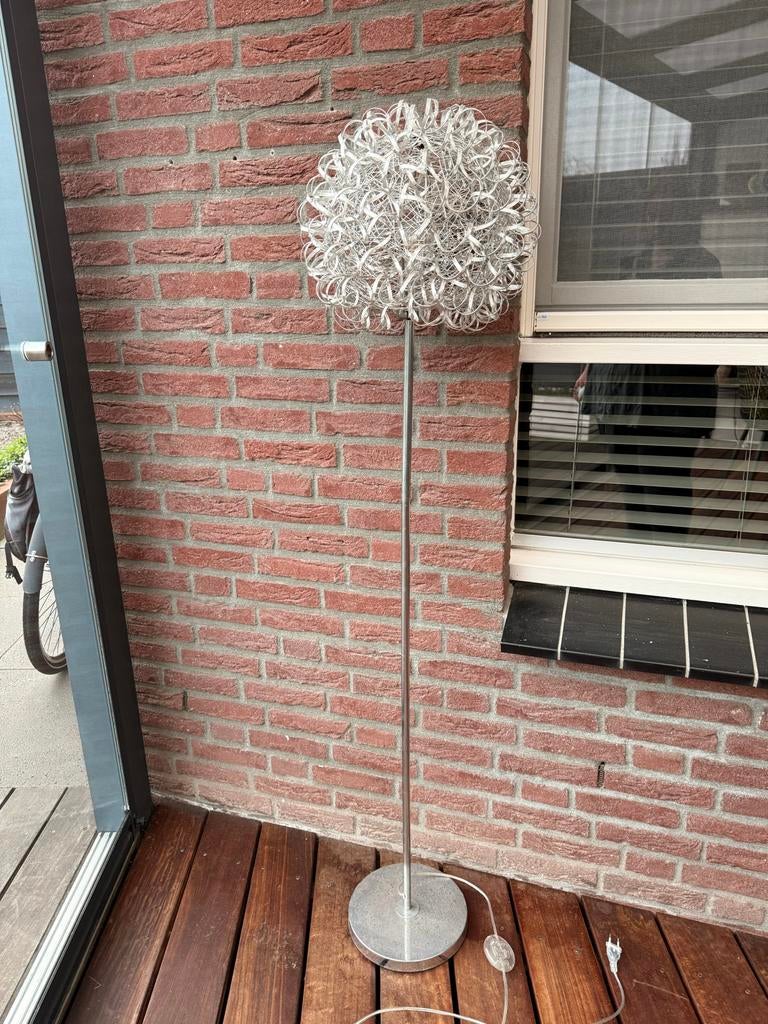 Staande lamp met metalen bol, Ophalen, Gebruikt, Metaal, 150 tot 200 cm